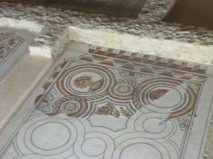 Découvrir la mosaïque en jouant à l'archéologue