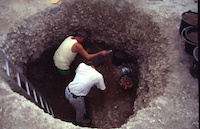 Grand silo d’Arcy-sur-Cure en cours de fouille / CC BY NC-ND Bernard Lambot depuis le site Archeologie.culture.fr