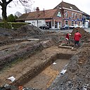 Fouilles préventives de l'INRAP sur la Place de la République dans l'ancien village d'Annappes Villeneuve-d'Ascq en 2017 / CC BY-SA Pierre André via Wikimedia Commons