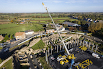 Installation des piliers de la nouvelle couverture du Forum antique de Bavay vue de drone